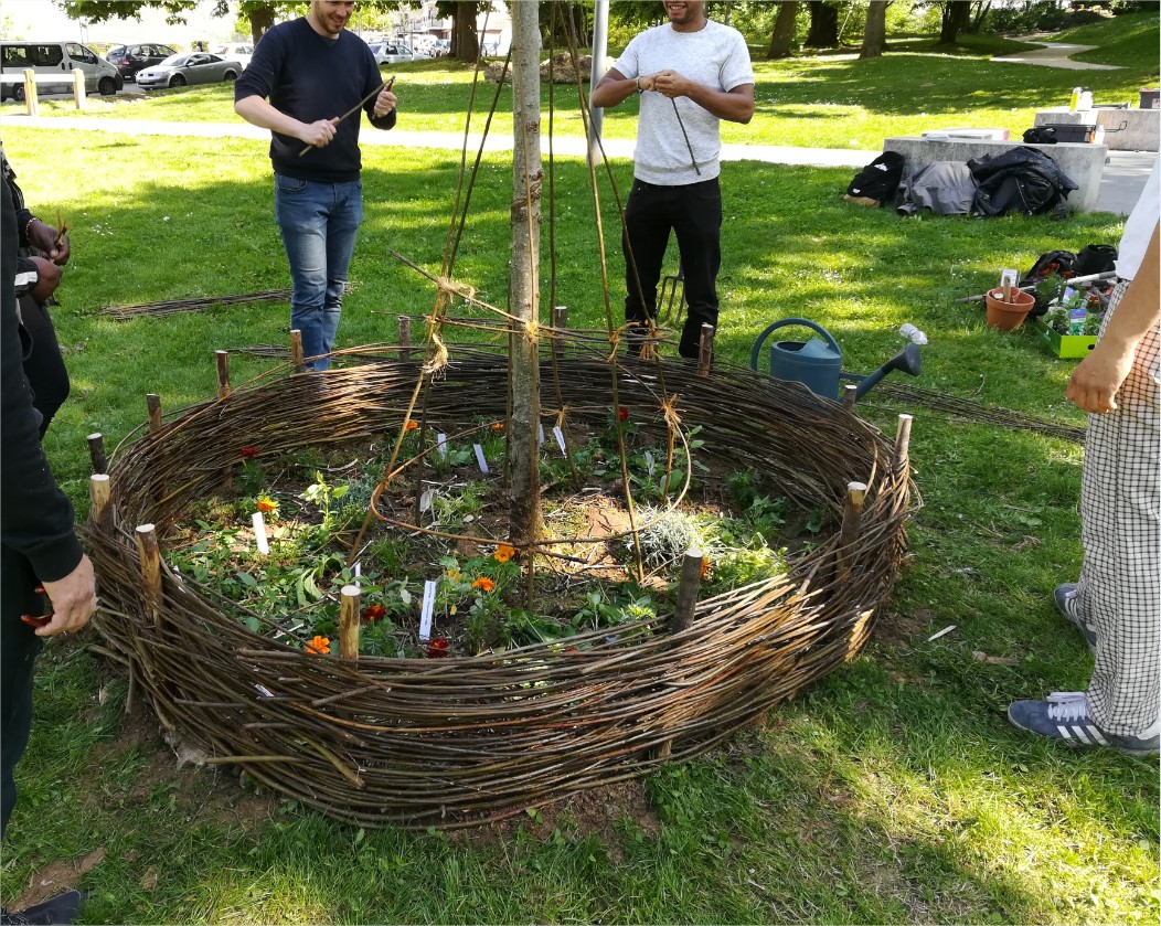 Atelier d’éco-construction, création d’un jardin de cloître